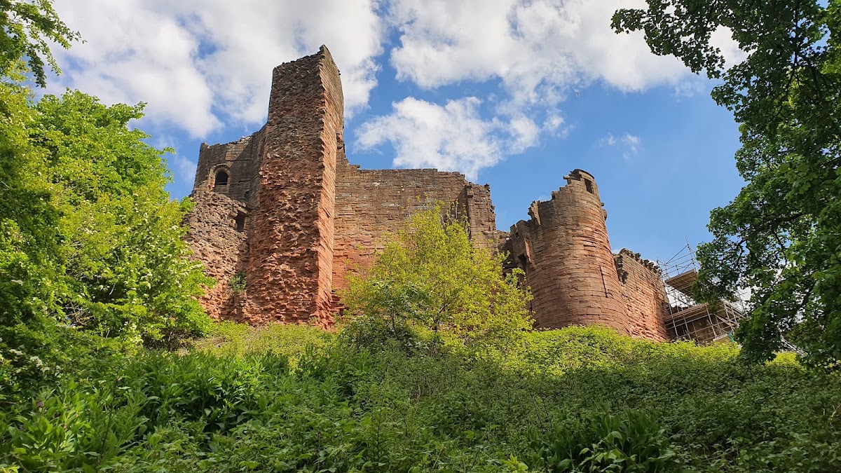 Bothwell Castle, further view