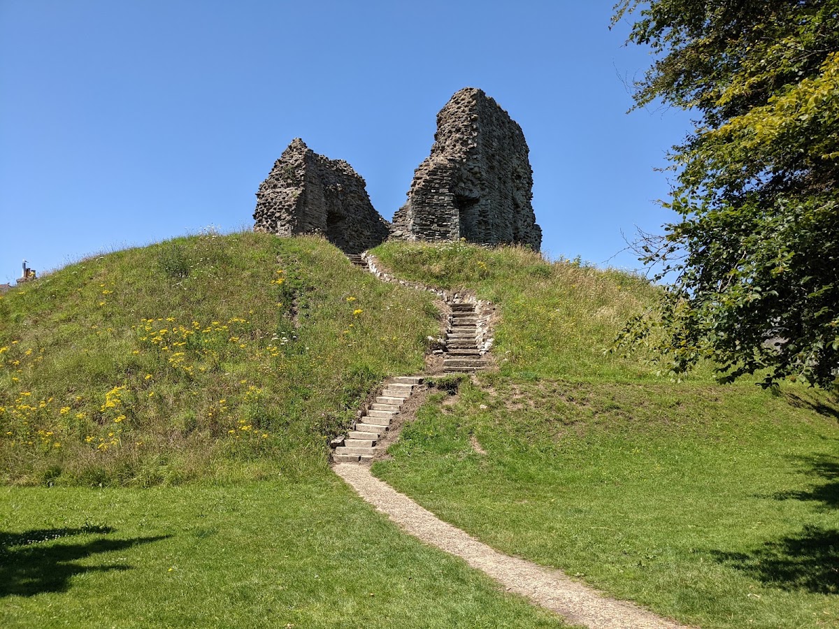 Christchurch Castle and Norman House, further view