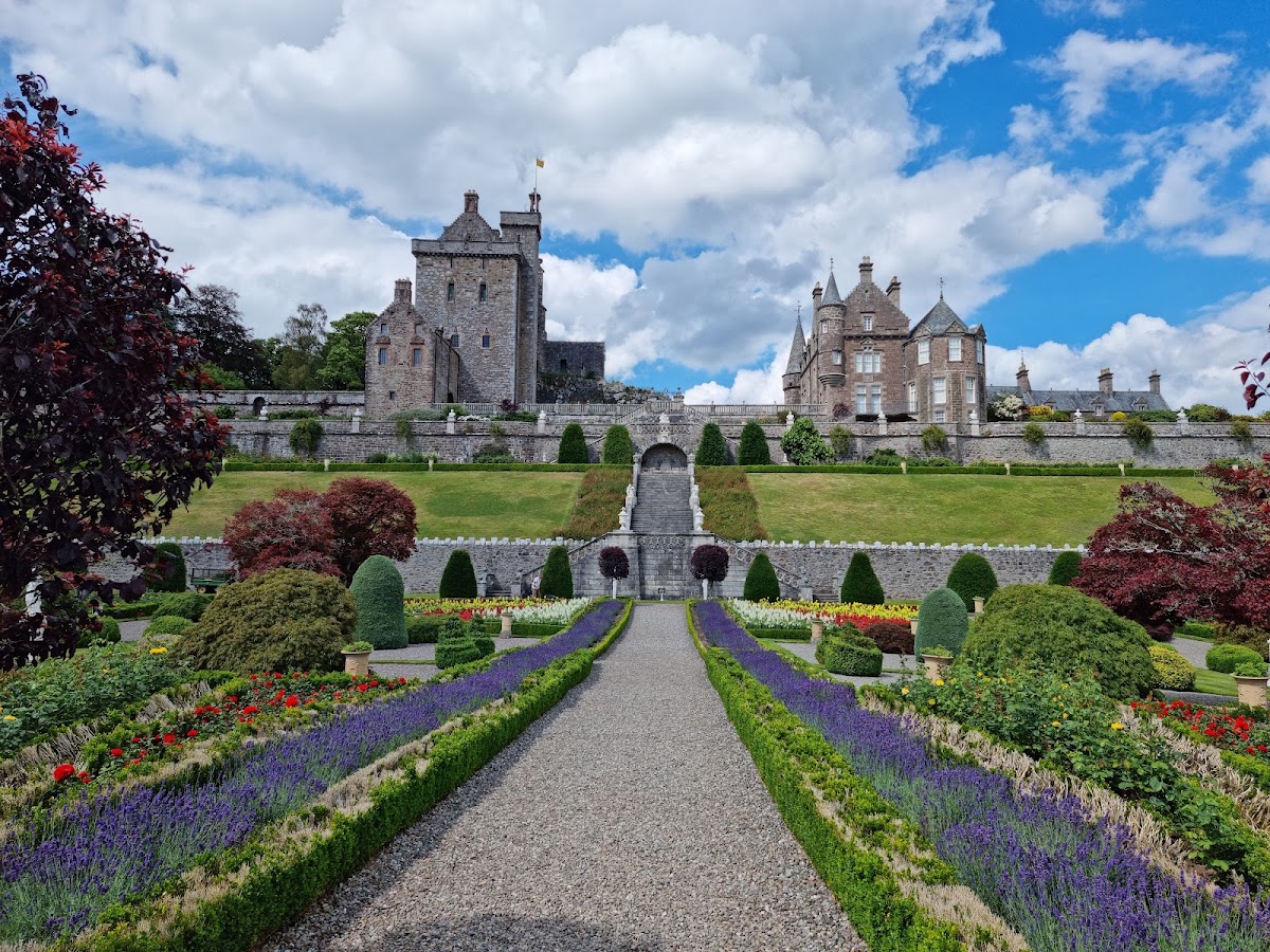 Drummond Castle, further view