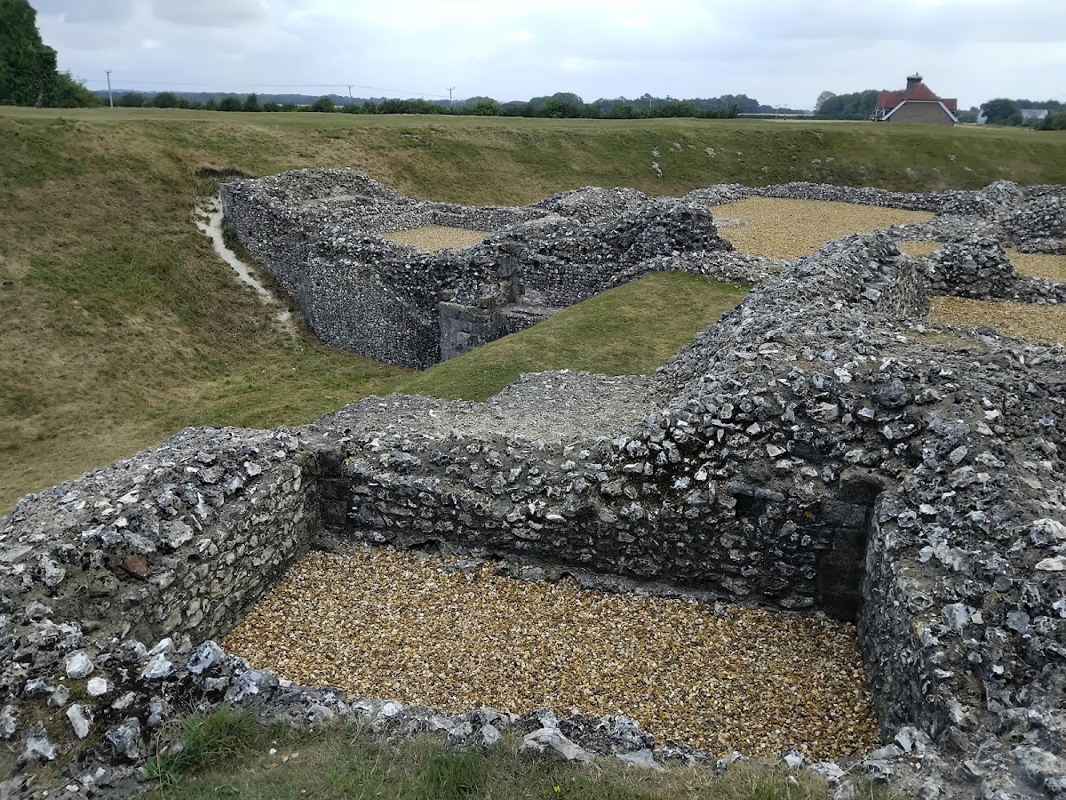 Ludgershall Castle and Cross, further view