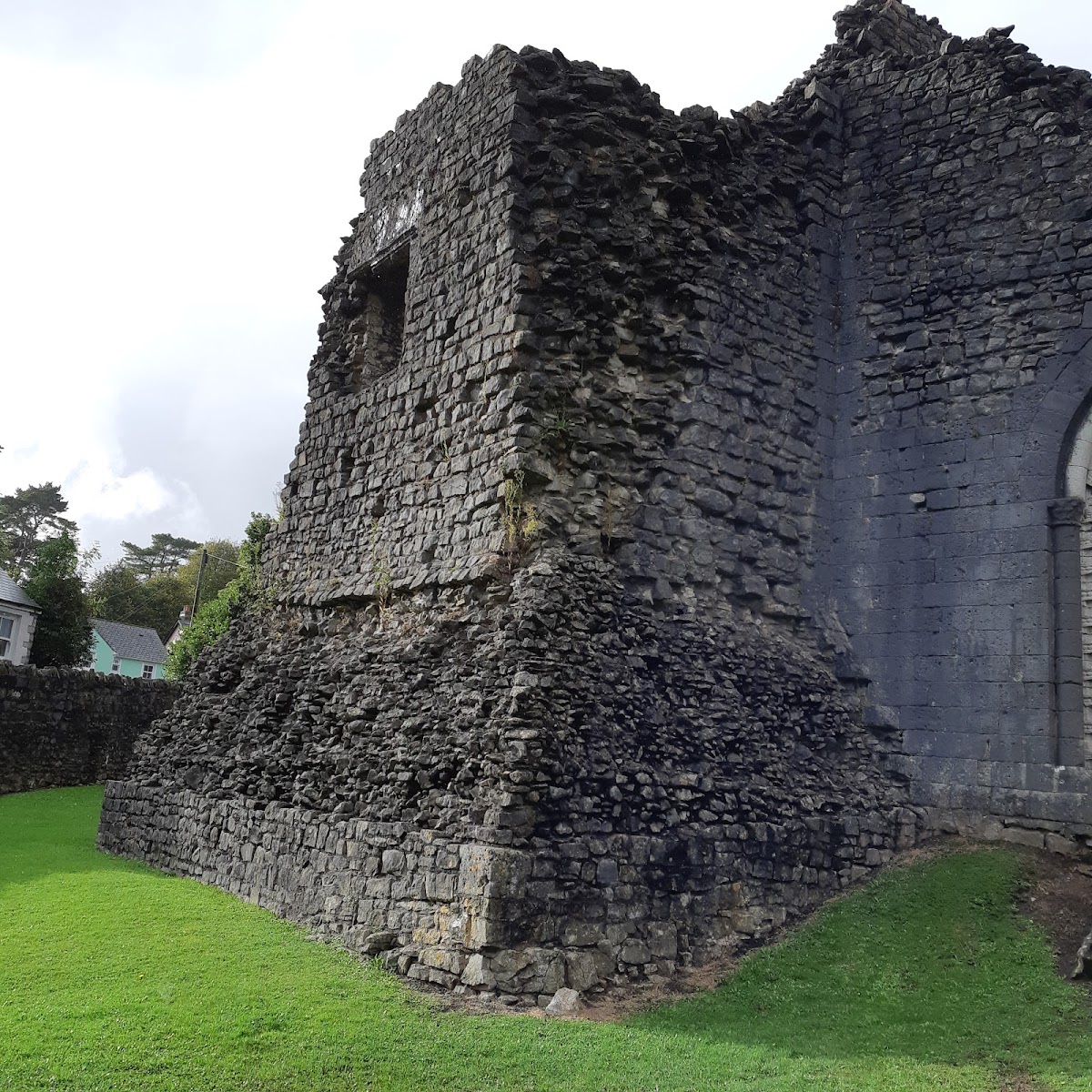 Newcastle (Bridgend) Castle, further view