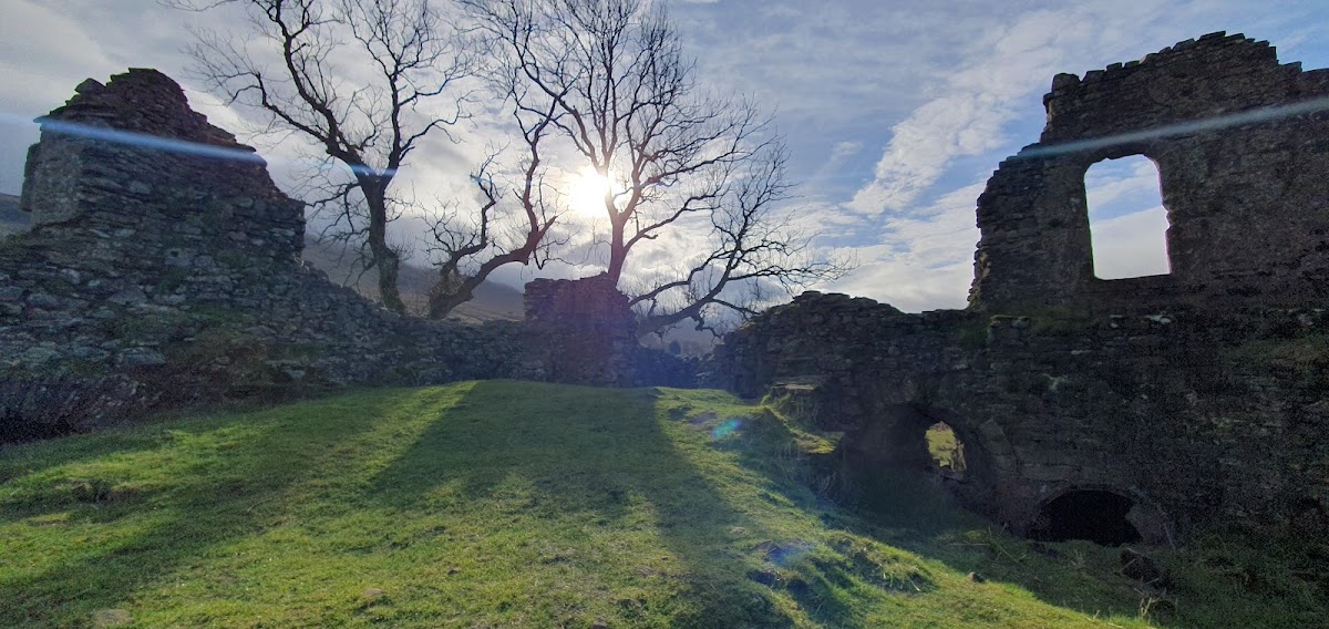 Pendragon Castle, further view