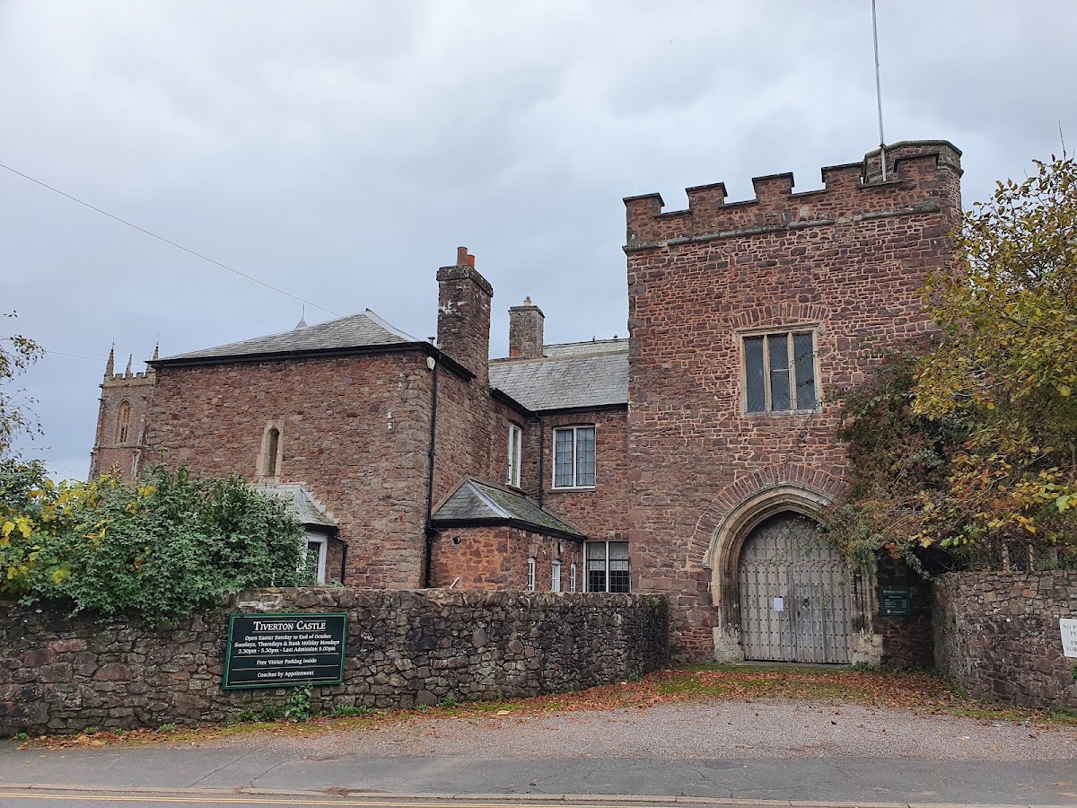 Tiverton Castle, further view